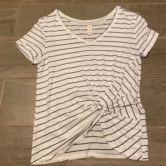 Altar’d State White and Black Striped V-Neck Knotted Front Top Women’s Size XS - Picture 4 of 7